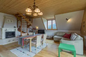 Apartmán HANKA - obývací pokoj s krbem